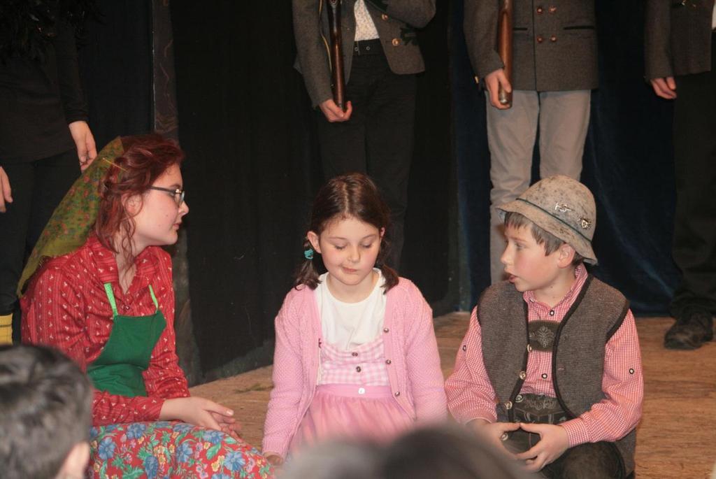 Kinder- und Jugendtheater: Aufführung 2012 Die kleine Hexe in Bildern Seite 36 von