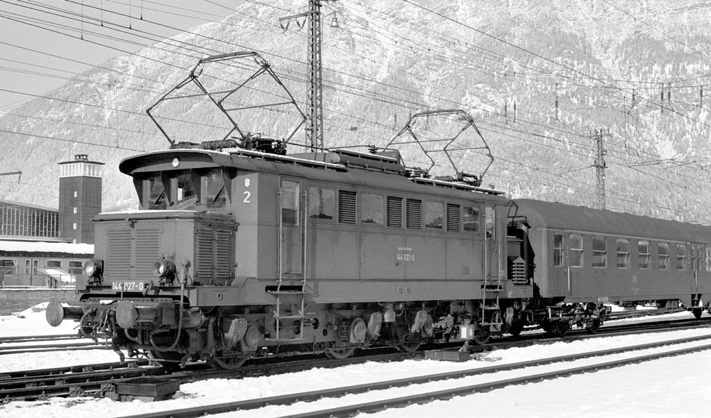 MEILENSTEIN DER ELLOK-ENTWICKLUNG MIT SPANNENDEN DETAILS ELLOK E44 DER DRG Ende der 20er-Jahre wurde absehbar, dass die Deutsche Reichsbahn Gesellschaft (DRG) zur Beschleunigung ihres Güterverkehres