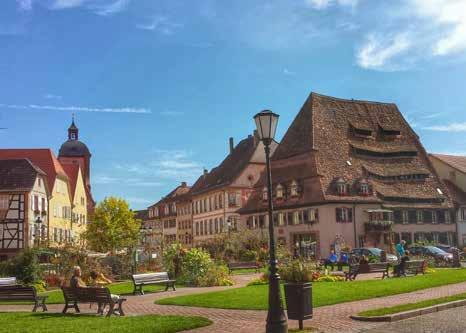 November an Sonn- und Feiertagen umsteigefrei vom Hauptbahnhof Mainz ins elsässische Kleinod Wissembourg und quert dabei die idyllischen Weinlandschaften Rheinhessens und der Pfalz.