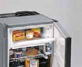Die Entlüftung erfolgt über die Blende oben an der Kühlschrank-Rückseite.