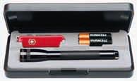 AAA Micro-Batterie und Schlüsselanhängerschlaufe Victorinox SwissCard mit 9 Funktionen: Brieföffner, Schere, Kugelschreiber, Pinzette, Zahnstocher, Nagelfeile mit