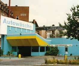Mit seiner MRW-Auto- Service GmbH betrat der Jungunternehmer Neuland. Düsseldorf, Auf m Hennekamp 1960er-Jahre Die Polizei versuchte den Verkehr zu regeln.