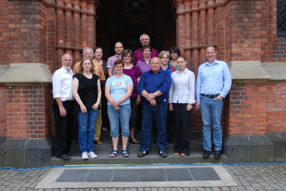Der Fusionsprozess Im Mai 2012 nahm der paritätisch besetzte Fusionsausschuss, bestehend aus Wolfgang Becker, Reiner Kaub, Kersten Ohland, Pfr.