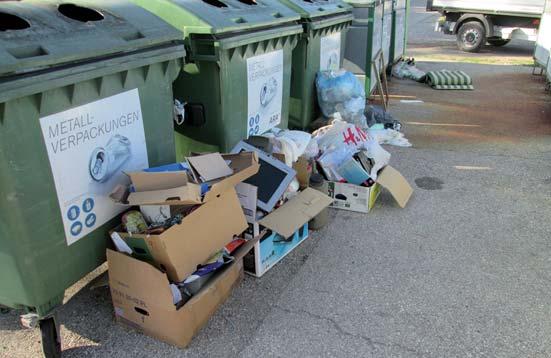Da sich in den vergangenen Wochen die Fälle mehren, wo Müll einfach auf den Containerplätzen entleert wurde (siehe Fotos), weisen wir darauf hin, dass jede missbräuchliche Verwendung der