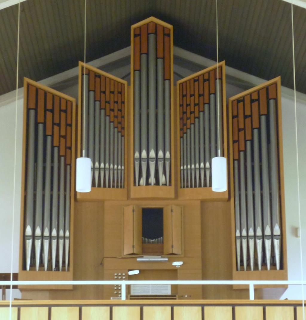 Unsere Orgel braucht Pflege Wer in der letzten Zeit einmal während eines Gottesdienstes auf der Empore der Kirche war, dem ist bestimmt ein leises, gleichmäßiges Pochen aufgefallen.
