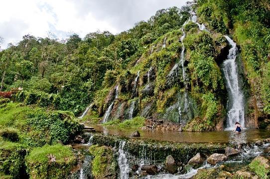 , private Transfers, deutschsprachige Reiseleitung Tag 12 - Wasserfälle & Thermalquellen Santa Rosa & Manizales Nach dem Frühstück fahren Sie entlang der Kaffeeautobahn nach Santa Rosa de Cabal.