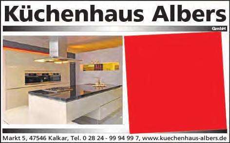 Der Geschäftsbereichsleiter Küchen der Haus Freudenberg GmbH blickt stolz in Richtung Mensa-Team am Berufskolleg des Kreises Kleve.