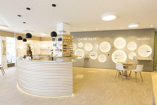 Special Ladendesign 37 EinBLICKE und AusBLICKE Seit über drei Jahrzehnten finden Brillenträger aus Weil am Rhein beste Beratung im Familienunternehmen Optik Hess.