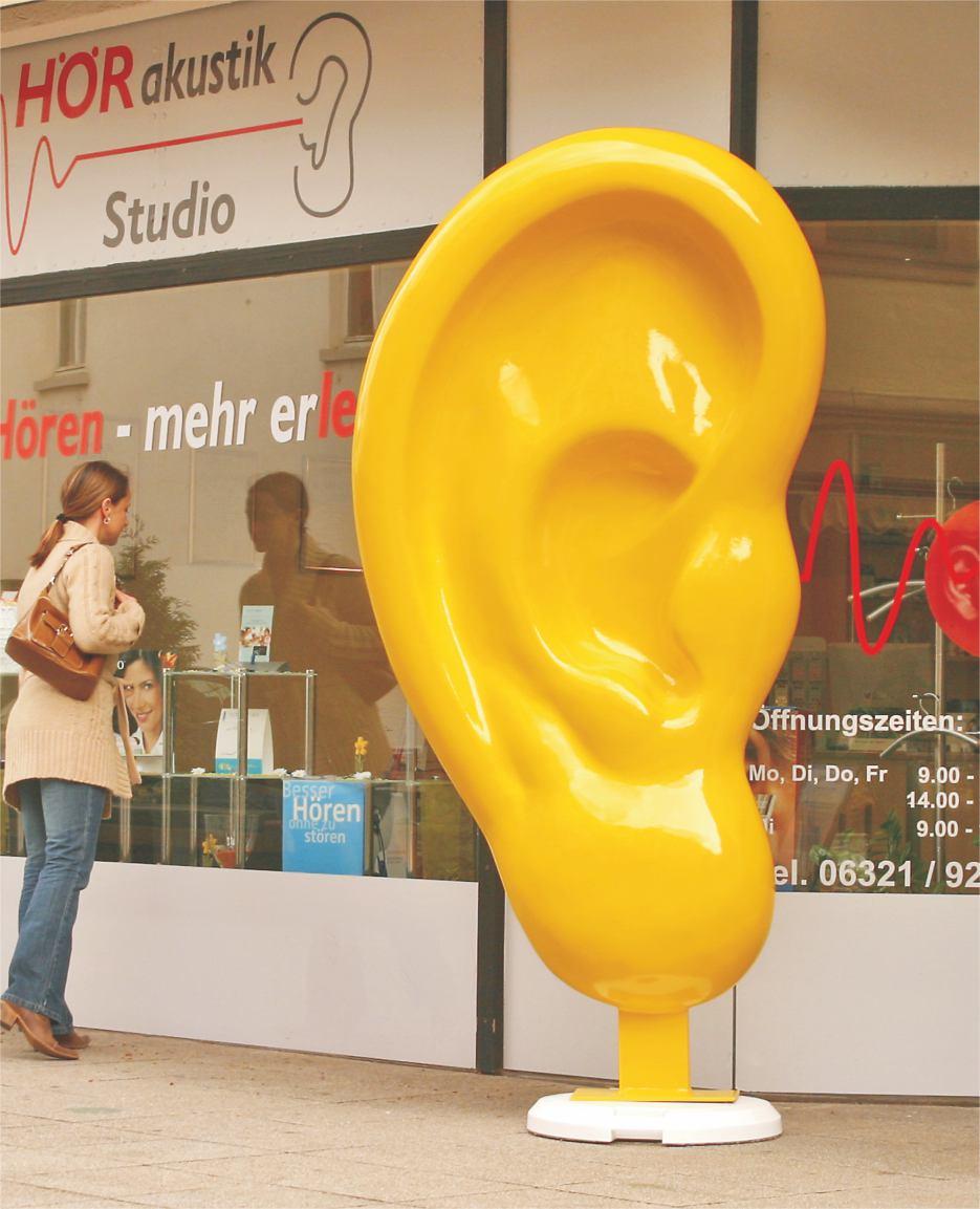 2.0.05 Ohr 'Gigante' fiberglass inkl. Betonsockel und drei Laufrollen 105x240x58cm (rot, gelb oder blau) 2.299 * Giant Ear(fiberglass) www.decus-deko.de Anschrift: decus DekOHR GmbH & Co.