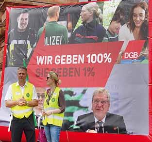 7 HLZ 9 10/2016 Tarif und Besoldung Schwarz-grün beschließt Besoldungsgesetz GEW kündigt Fortsetzung der Proteste an Am 11.