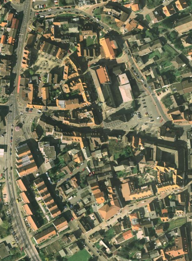 Abb. 2: Luftbild-Ausschnitt Leimen Innenstadt: Rohrbacher Straße (links vertikal),
