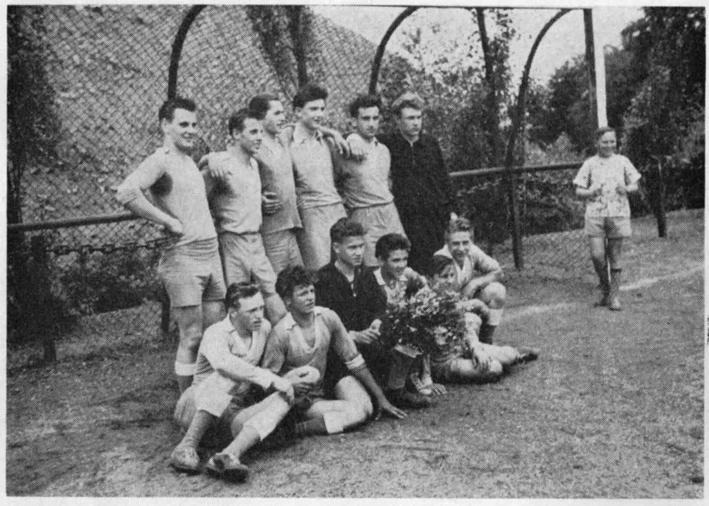 Diese Mannschaft bestritt das letzte Spiel zur Saarland-Jugendmeisterschaft (stehend von links nach rechts). Hans Frohnhöfer, Klaus Pfleger, Manfred Vogel, Heinz John, Rolf Bernhardt, Gerd Lander.