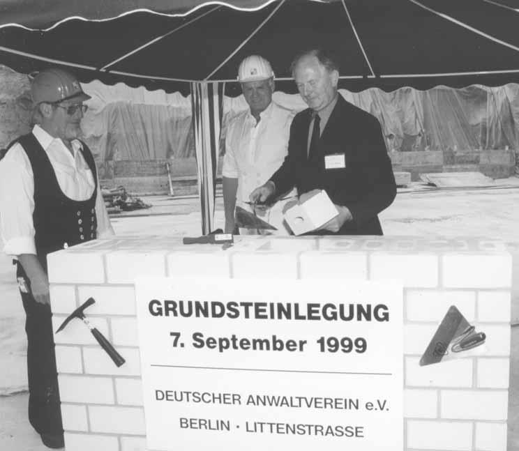 526 MN 5 % AnwB 10/99 Grundsteinegung des Hauses des Deutschen Anwatvereins am 7. September 1999 in Berin-Mitte, Littenstraße 11 Rede von Rechtsanwat Dr.
