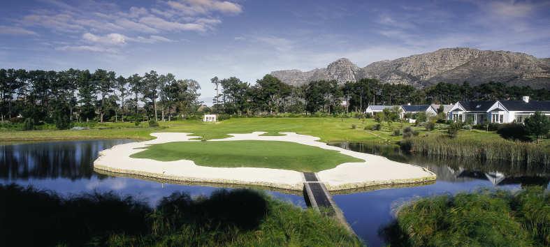 Golf & Dine am Kap Südafrika hat einige der schönsten Golfplätze der Welt. Auf Grund seines verläßlichen Klimas und den exzellenten Anlagen, ist Südafrika ein idealer Ort für Golfer.