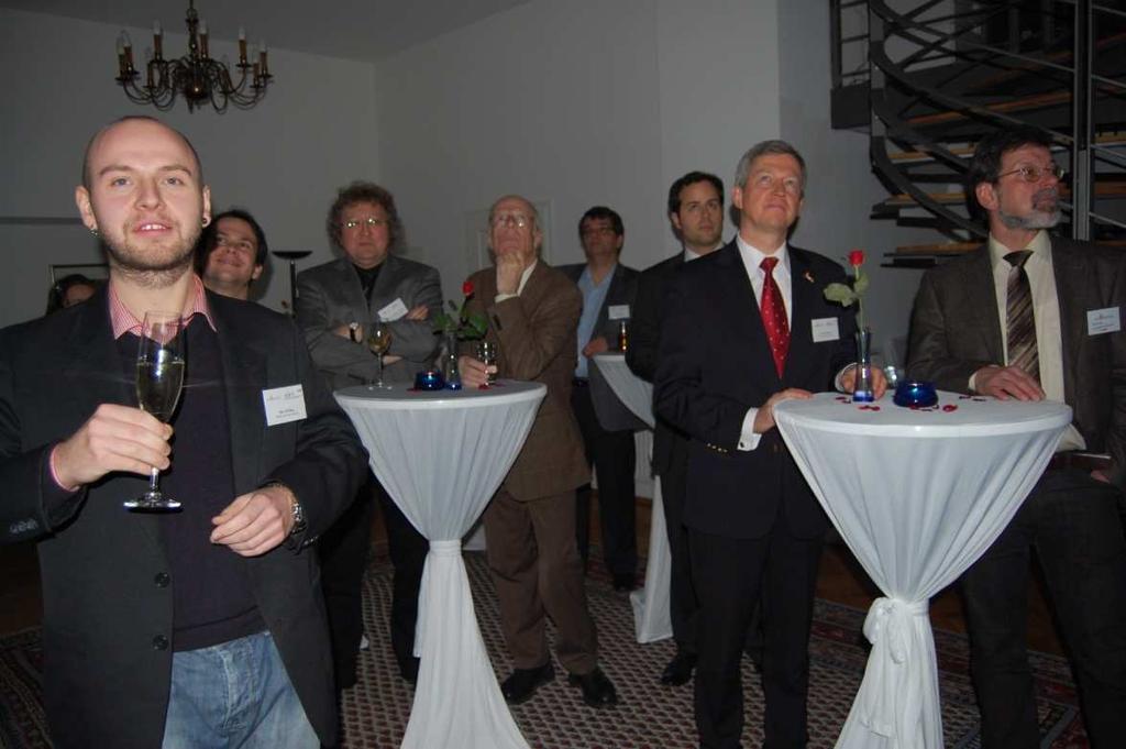 Aufmerksam verfolgen die Gäste die Präsentation zu Slowenien. In der Mitte Professor Dr. Werner J.