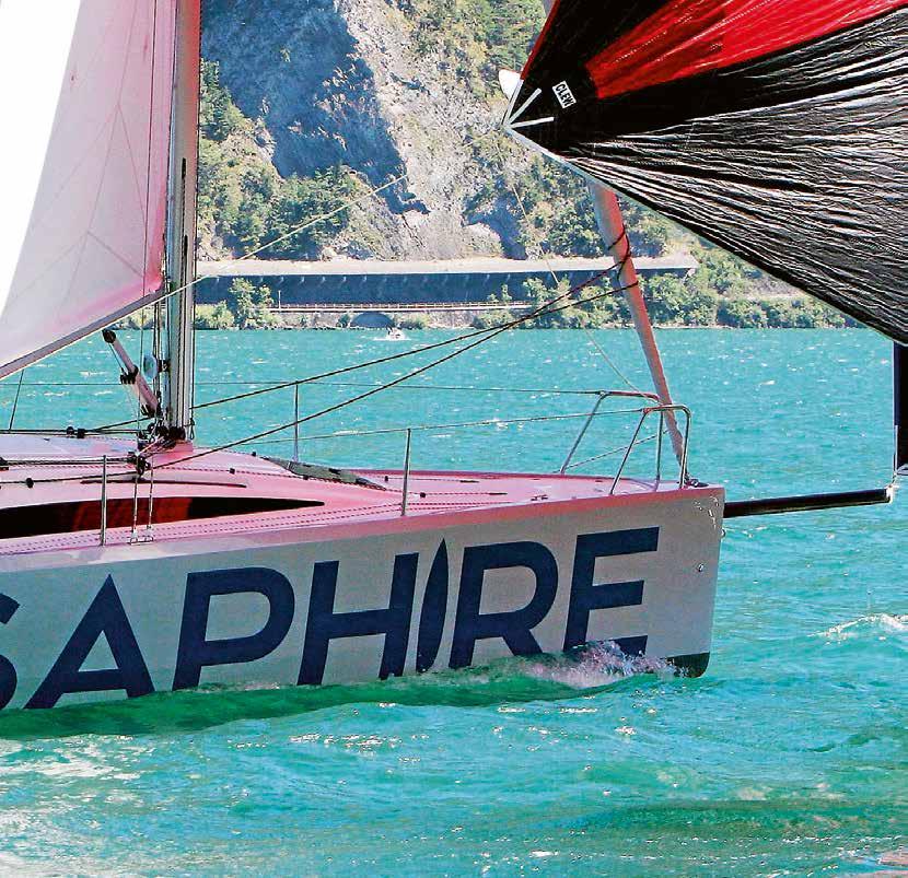 SAPHIRE 27 CRUISE FAHRBERICHT Mit beiden Varianten möchte Tobler ein Boot anbieten, mit dem man sowohl sportlich Regatten segeln als auch am Wochenende oder im Urlaub mit der Familie auf Törn gehen