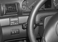 Thermo Top Z/C Audi A4 Vorwahluhr und Option Sommer-/Winterschalter ACHTUNG: Bei der Montage der Vorwahluhr nicht auf das LCD- Display drücken HINWEIS: Der dargestellte Einbauort der Vorwahluhr (4)
