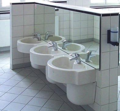Freistehende Waschplätze 996 Ausguss-Anlage mit Gastro-Geschirrbrause
