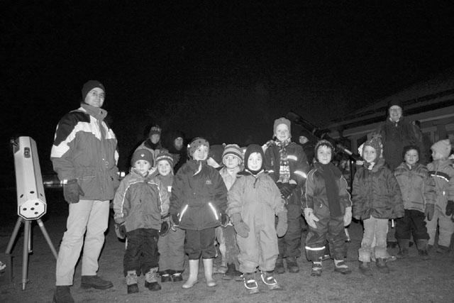 Sternstunde im Kath. Kindergarten Vachendorf Am 7.12.2004 durften drei Mitglieder unseres Vereins Astronomie im Chiemgau e.v.