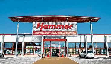 Das Fachmarktkonzept hat sich kontinuierlich weiterentwickelt: Dem ersten Hammer Fachmarkt in Lübbecke, der 1976 eröffnet wurde, folgten mehr als 180 weitere in ganz Deutschland.