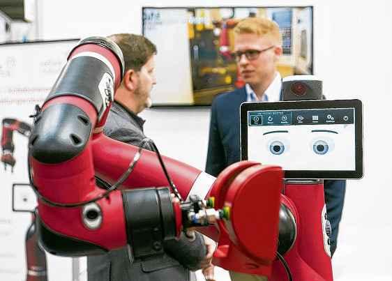 6 MENSCHEN MACHER MÄRKTE Wenn der Roboter vom Roboter lernt Maschinelles Lernen wird auf der Hannover 