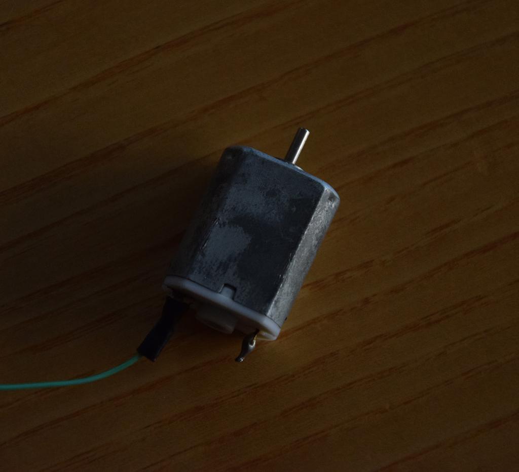 USB Verbindungskabel 5x Kabel zum Anlöten STL und CAD Files 1x Zahnrad1 1x Zahnrad2 1x Zahnrad3 1x Kurbel 1x