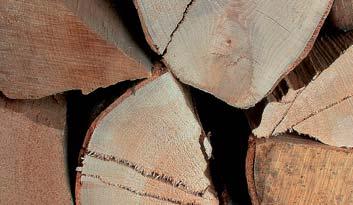 Eine wichtige Voraussetzung ist ein trockener Lagerraum, denn die Restfeuchte des Holzes ist mitentscheidend für die Qualität der Verbrennung.