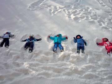 Es wurden ganz verschiedene Schnee- und Eisexperimente durchgeführt. Dabei wurde der Forscherdrang eines jeden indes geweckt. Die Vorschüler von Petra haben sich ganz dem Wintersport gewidmet.