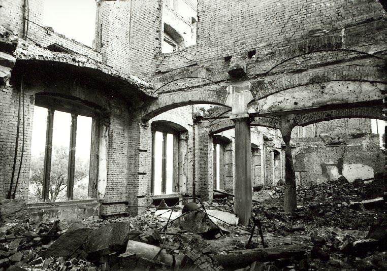 Die im Krieg zerstörten Innenräume der Bauakademie, Fotos: IRS / Wiss.