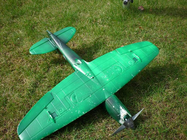 Verkauft Spitfire grün 80,- FP 6 Das Modell ist flugfertig ausgerüstet