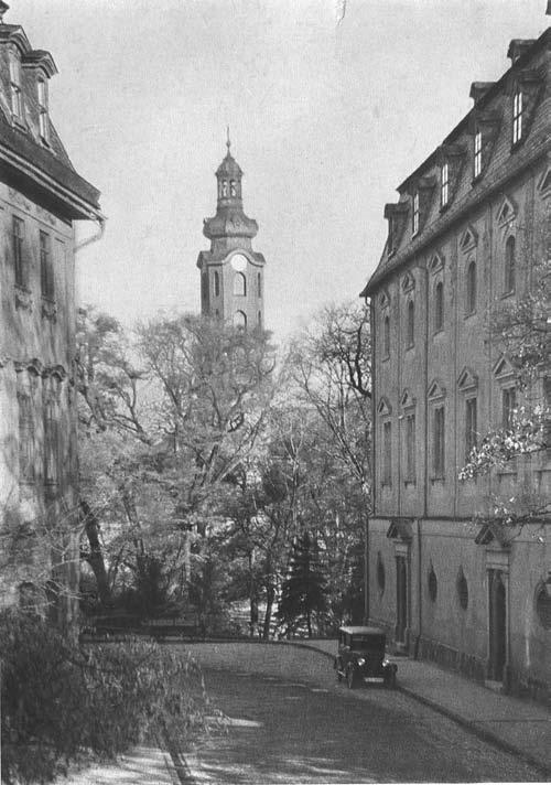 Roland Bärwinkel Die Großherzogliche Bibliothek Weimar zwischen 1893 und 1915 297 Bestand und die Sammlungen bezogen, meint Bojanowski, eigne sich die Weimarer Bibliothek wie keine zweite, da sie
