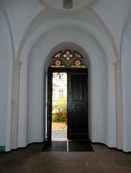 Angeleuchtet Liebe Leserin, lieber Leser, zum dritten Mal ziert eine Tür eine Ausgabe Ihres Leuchtzeichens im Jahr 2016, diesmal der Haupteingang der Bartholomäus-Kirche in Lütgendortmund.