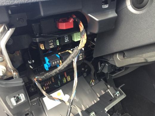 Diese Seite für VW Caddy nutzen OBD Stecker abschneiden und anlöten Rotes Kabel CAN High Schwarzes Kabel CAN Low Kabelbaum