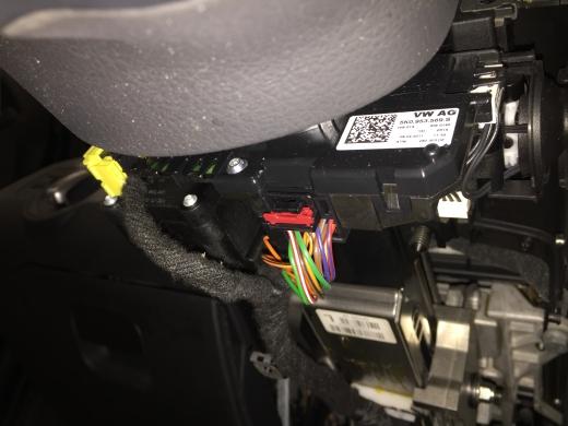 Diese Seite für VW Passat nutzen OBD Stecker abschneiden und anlöten Rotes Kabel CAN High Schwarzes Kabel CAN Low Stecker unter der