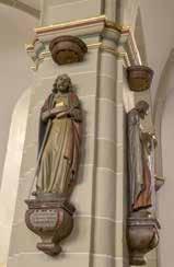 geholt. 10 Apostelzyklus Die zehn Statuen an den Pfeilern entstanden 1670 bis 1680 und werden der Werkstatt von Bernd Meiering (geb. 1631 in Rheine) zugeschrieben.