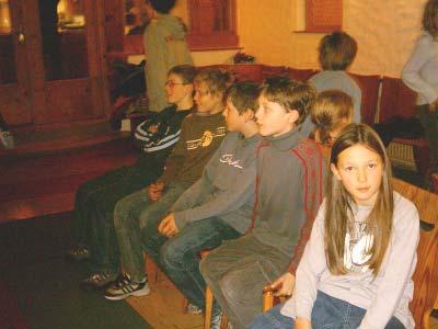 Dezember 2004 - Nikolausfeier für die Kinder der Gruppen 1, 2 und 3 Insgesamt 40