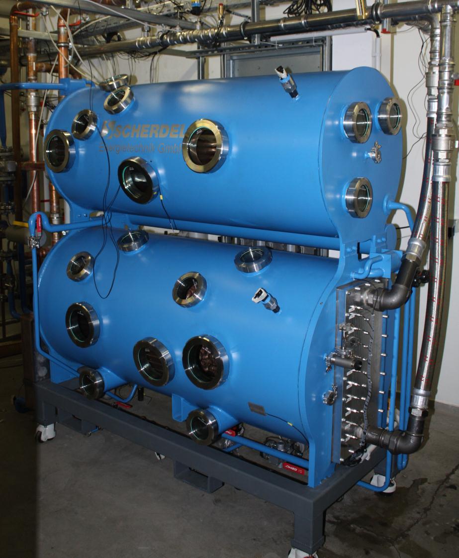 Spezifikationen Arbeitsstoffpaar Wasser/LiBr COP (Kälte-/Antriebsleistung) 0,79 Kälteleistung 50 kw Kaltwasser ein/aus 21/16 C Volumenstrom 8,6 m³/h Antriebsleistung 63 kw