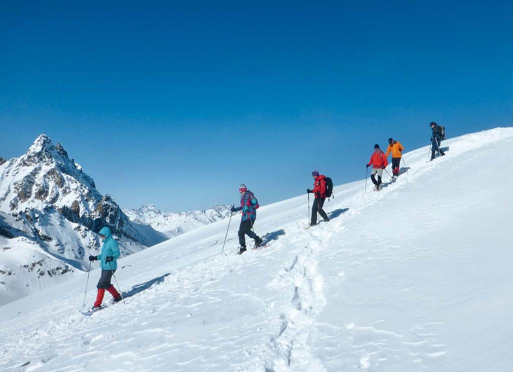 GRUPPEN Bezirksgruppe Calw Auf Schneeschuhtour in der Silvretta Die Silvretta, das Grenzgebiet zwischen Österreich und der Schweiz, bietet südlich des mondänen Winter - sport ortes Ischgl mit seiner