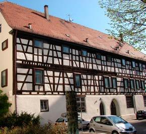 Er beherbergt heute das Stadtarchiv, das Museum und Archiv des Schönhengster Heimatbundes sowie eine Heimatstube und Dokumentation der Geschichte der Banater Schwaben.