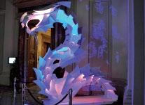 Innen- & Aussenbeleuchtung, Projektionen Auf Rollpodest montiert THE DRAGON / Konfuzius Institut @ Universität Wien Sie sind auf rollbaren Podesten montiert und können