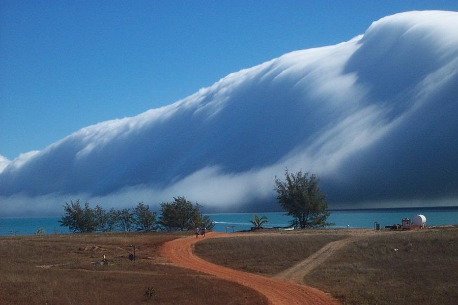 Die Morning Glory von nordost Australien Luftmassengewitter Über den relativ warmen und feuchten Gebieten der Erde entstehen häufig aus Cumuluswolken Gewitter, die einen wichtigen Beitrag zur