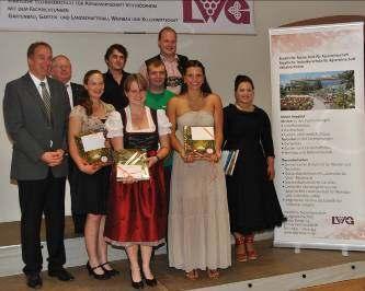Bastian Klebrig, Techniker Fachrichtung Gartenund Landschaftsbau, erhielt als erster Absolvent den VEV-Ehrenpreis für besonders soziales Engagement während der Schulzeit.