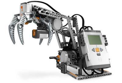 Im Gegensatz zu den vorherigen Jahrgängen wurde uns der neue Lego-Mindstorms Roboter, der NXT, zur Verfügung gestellt.