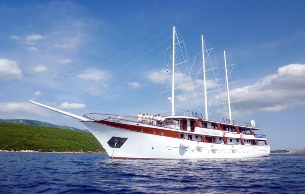 Die majestätische Dreimast-Motoryacht Princeza Diana wurde 2011 in der Werft von Krilo in der Nähe von Split gebaut.