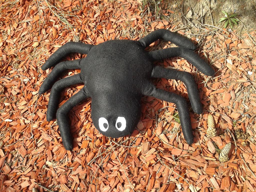FREEBOOK Große böse Spinne zum kuscheln & erschrecken, für Halloween oder Karneval oder einfach nur so 1.