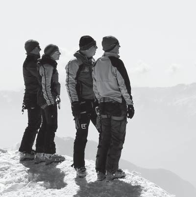Vier Tage über 3500 m Nachdem es bei den letztmaligen Bemühungen auf Grund widriger Witterungsverhältnisse leider nicht klappte, konnte die Skitourengruppe des SC Kandel dieses Jahr, am ersten
