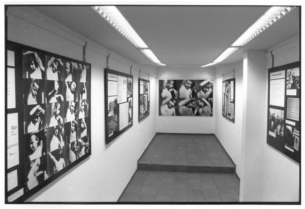 Die Gedenkstätte Bullenhuser Damm Dokumente und Fotos Blick in die Ausstellung, nach 1981. 1979 stellte Günther Schwarberg in der Schule Bullenhuser Damm erstmals Fotos der ermordeten Kinder aus.