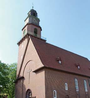 Neben der Kirche steht der Glockenturm. Das Pfarramt dieser evangelischen Kirche befindet sich in Lauta, Dorfstraße 9, Telefon 035722 91286, Pfarrer Norbert Krüger.