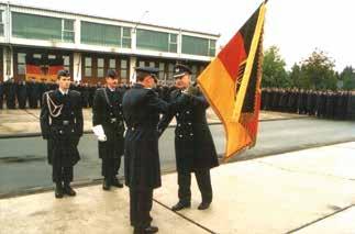 Bundesminister der Verteidigung Dr. Peter Struck zu Besuch auf dem Hachenberg 28.09.2004 Auflösungsappell der V. Lehrgruppe der Technischen Schule der Luftwaffe 1 (V./TSLw 1).