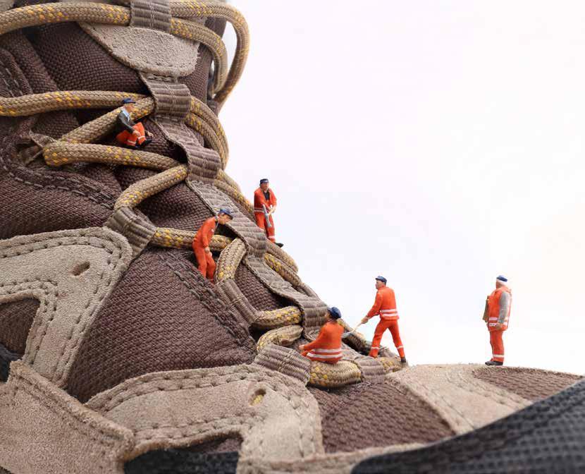 Wanderstiefel Wanderschuhe gibt es entweder mit oder ohne eine Membran (z.b. GoreTex). Schuhe mit Membran sind etwas empfindlicher.